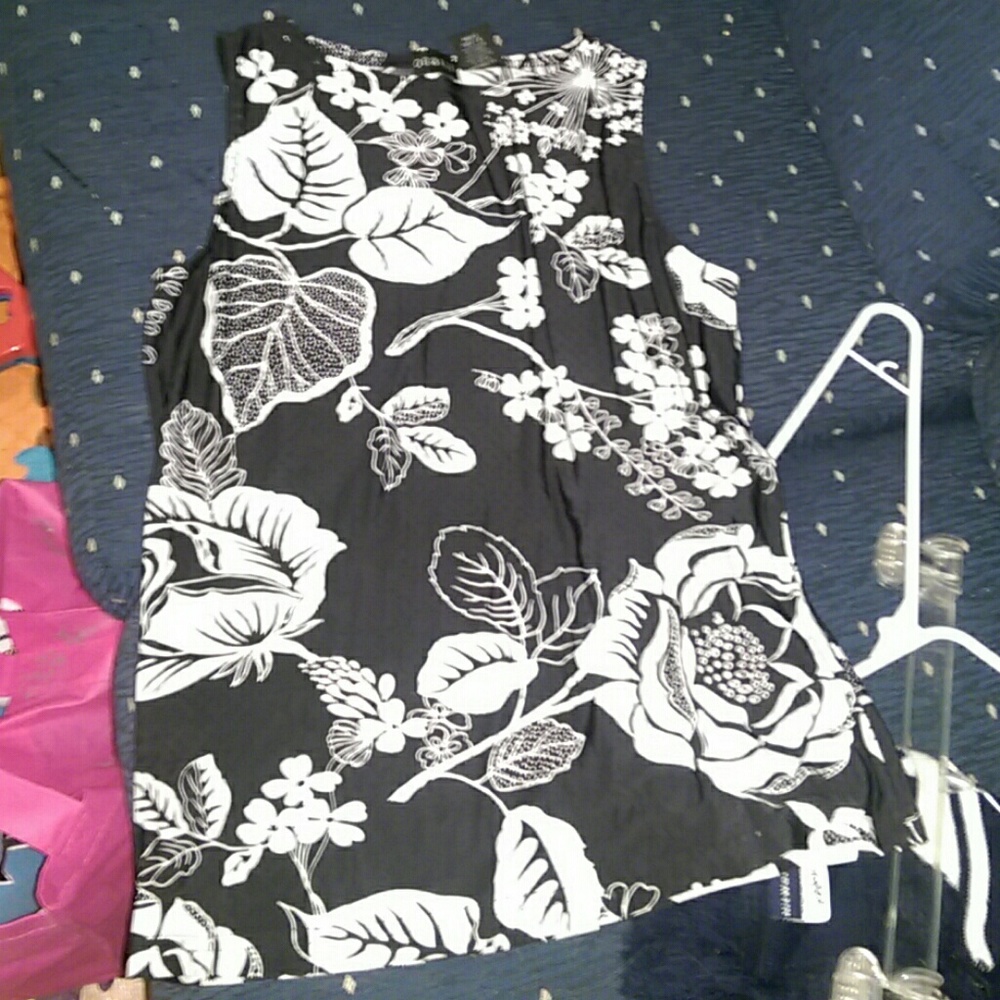 Black and white flower print tanktop